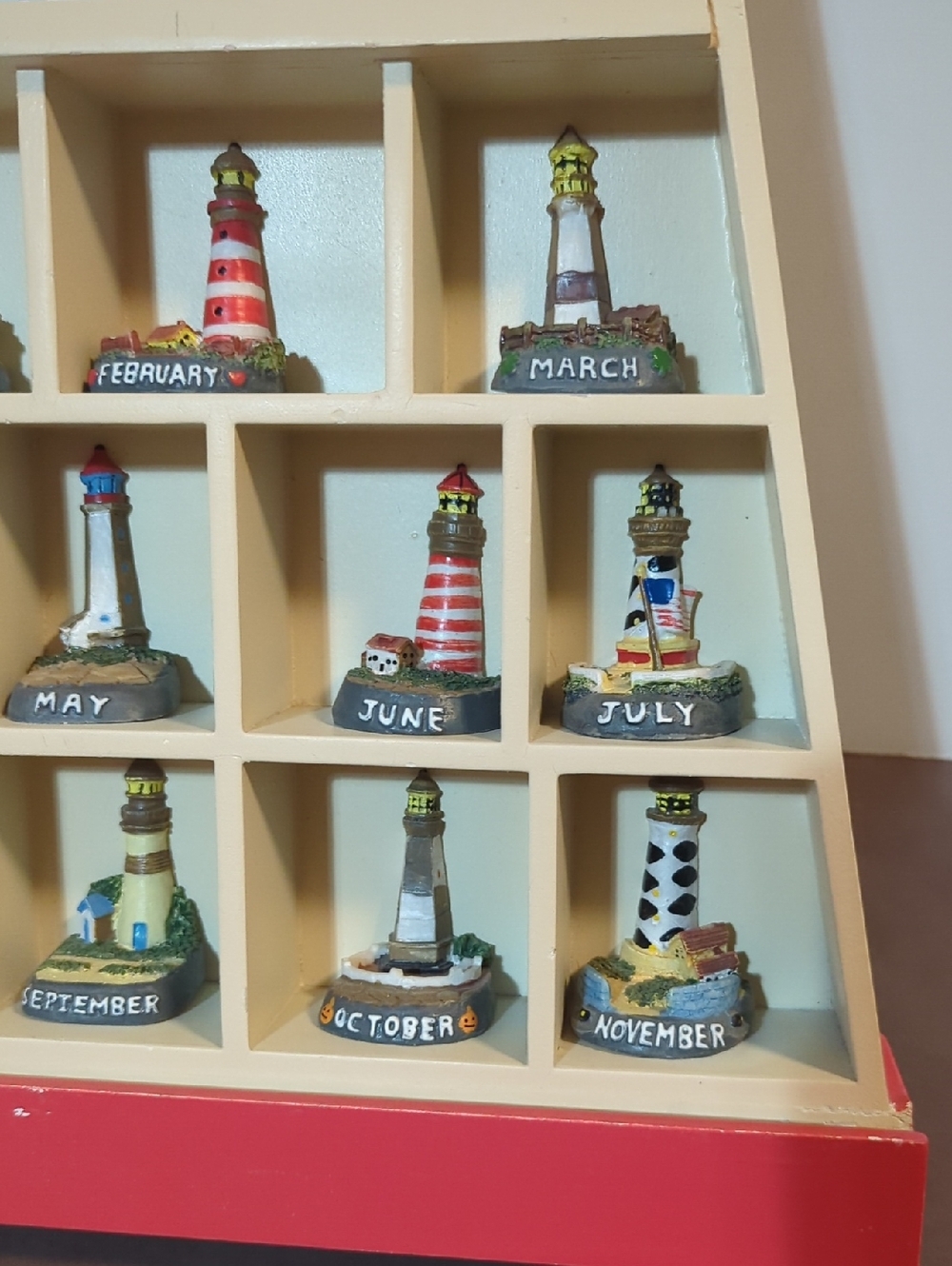 Lighthouse Perpetual Calendar With Wall Shelf With 12 Ceramic Light Houses 1-31 - Picture 3 of 15